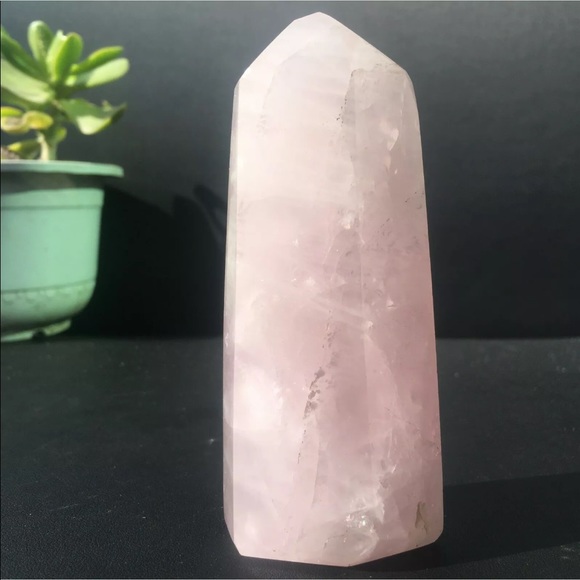 252g Natural rose quartz crystal point - Picture 2 of 6